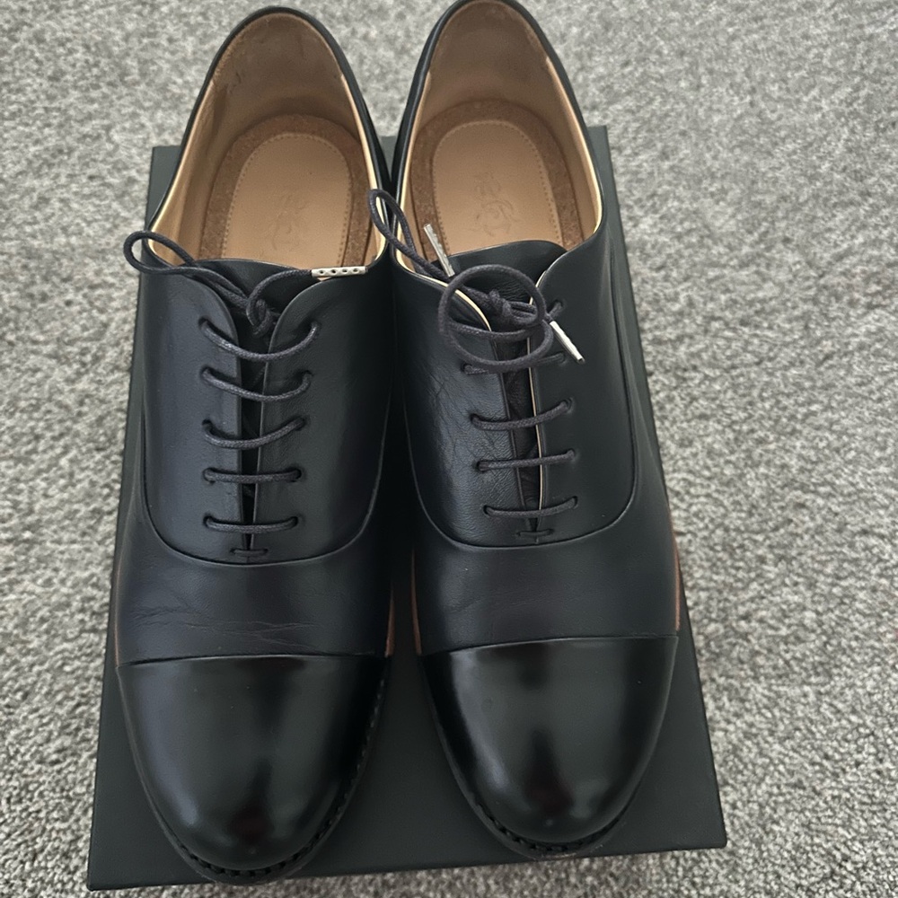 TOAS Ms. Baker Navy w/black toe cap Leather Oxford Shoes Sleek Design